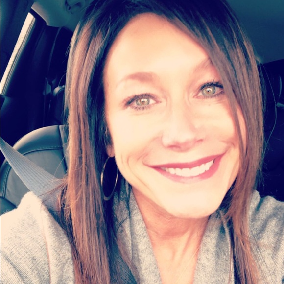 Meet your Posher, Kimberly - Picture 2 of 2